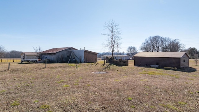 view of yard with an outdoor structure