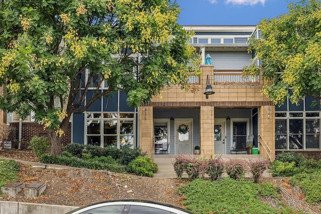 view of front of home featuring a balcony