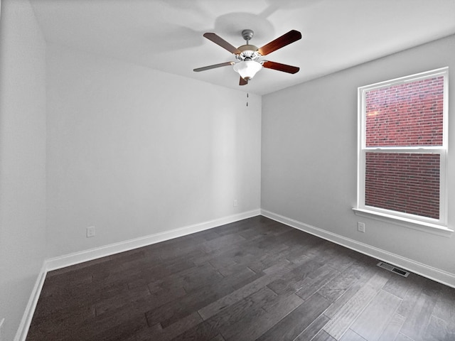 unfurnished room with dark wood-type flooring and ceiling fan