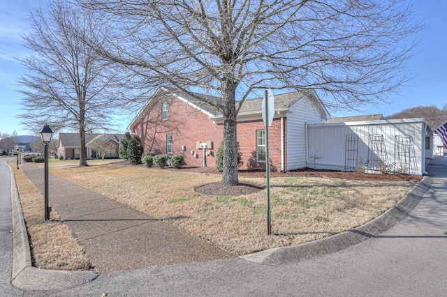 view of front of property with a front lawn