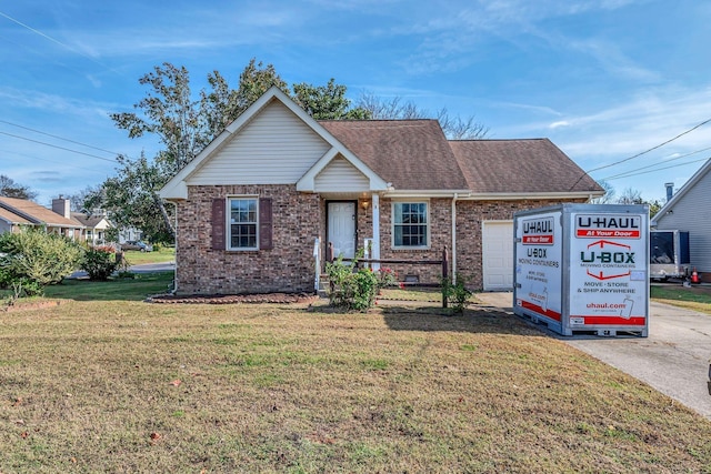 view of front of home featuring a front yard