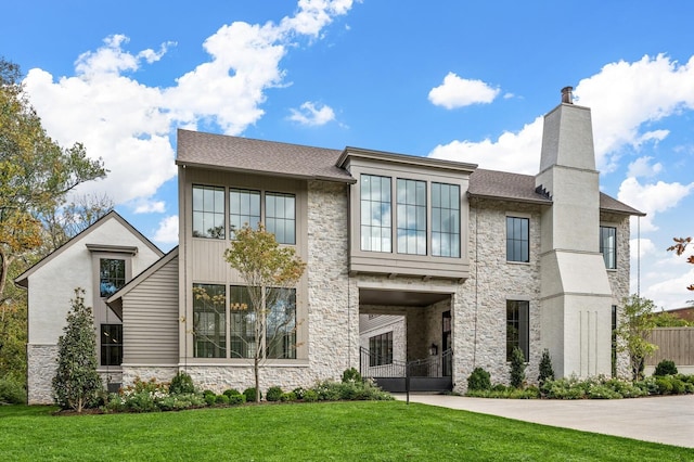 view of front facade with a front lawn