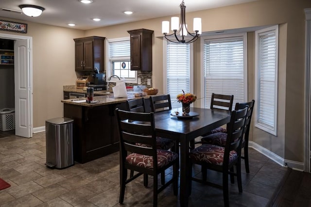 dining area featuring sink and a notable chandelier