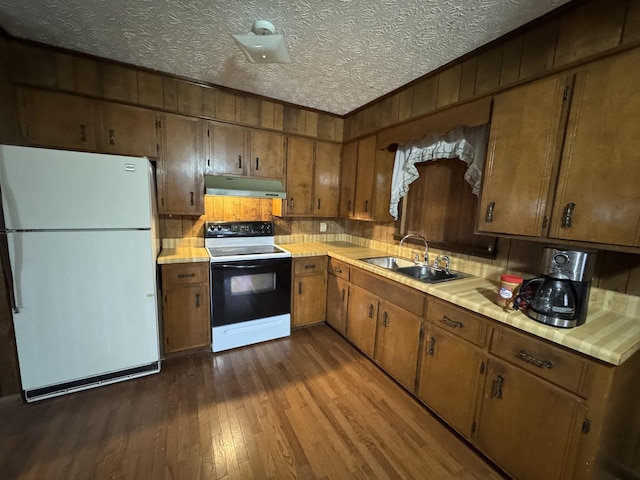 kitchen with range with electric stovetop, sink, white refrigerator, dark wood-type flooring, and a textured ceiling