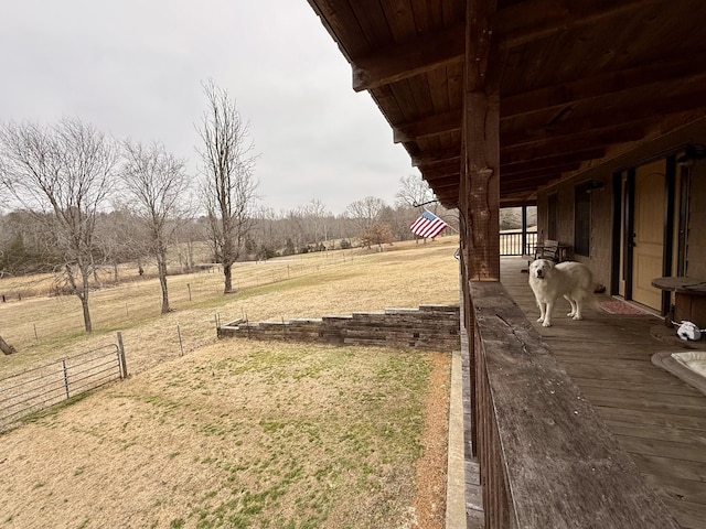 view of yard featuring a rural view