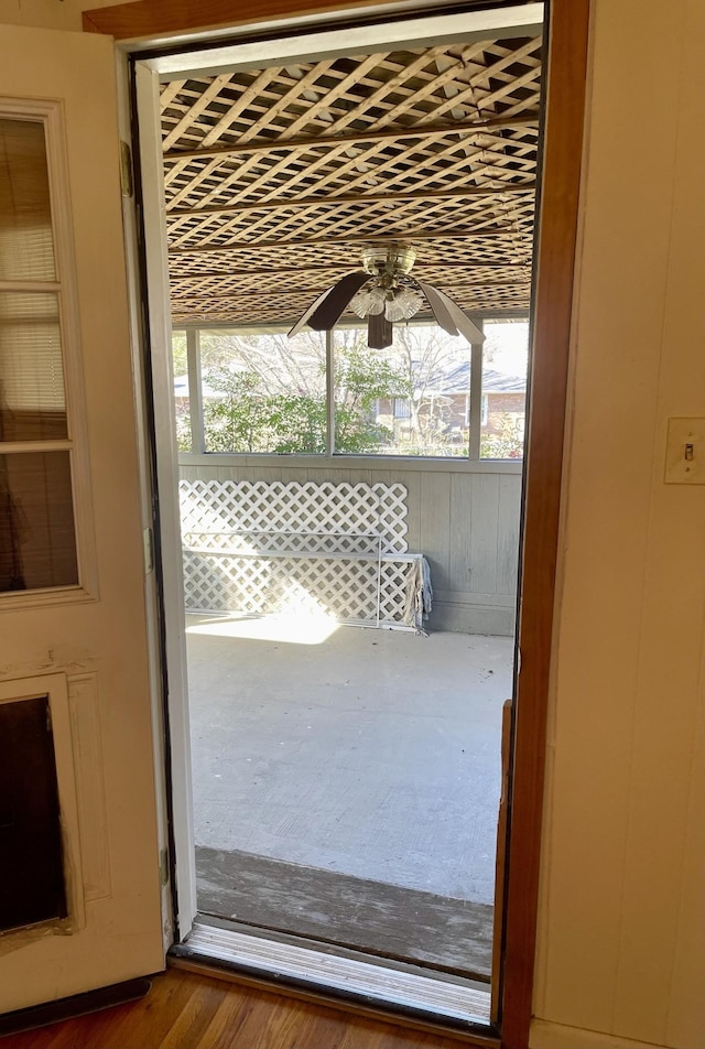 entryway with ceiling fan