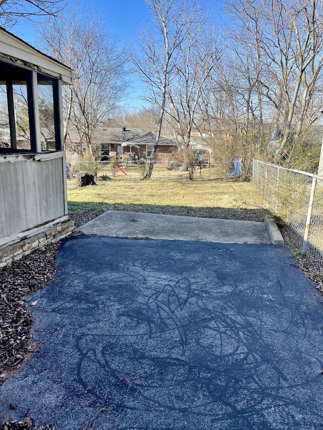 view of yard featuring a patio