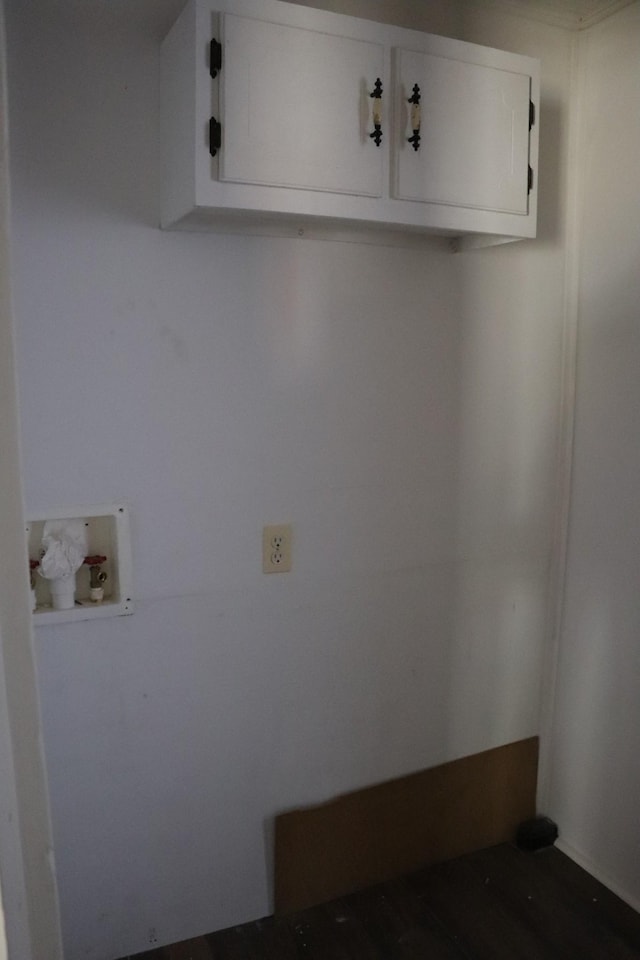 laundry room with cabinets and washer hookup