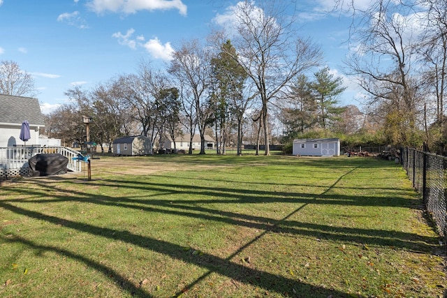 view of yard featuring a storage unit