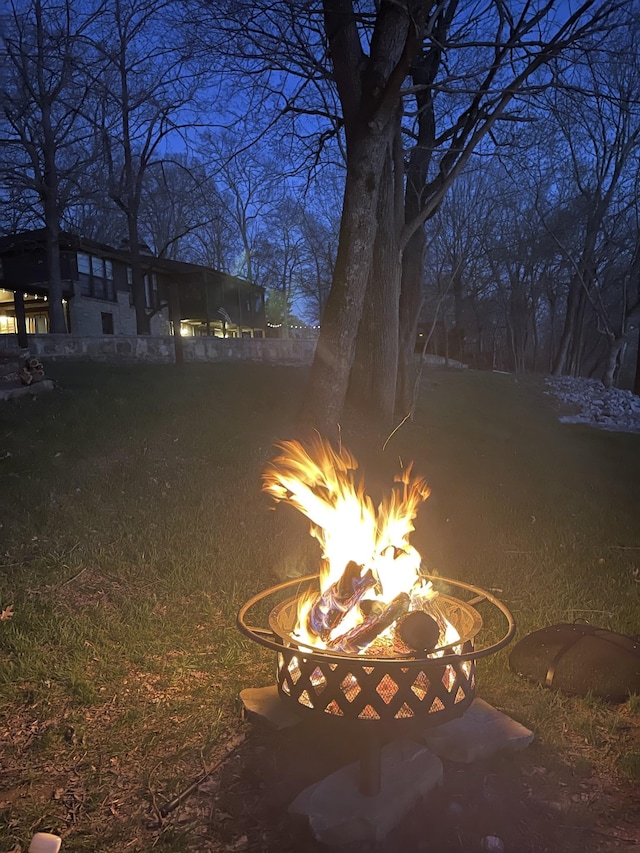 view of yard featuring an outdoor fire pit