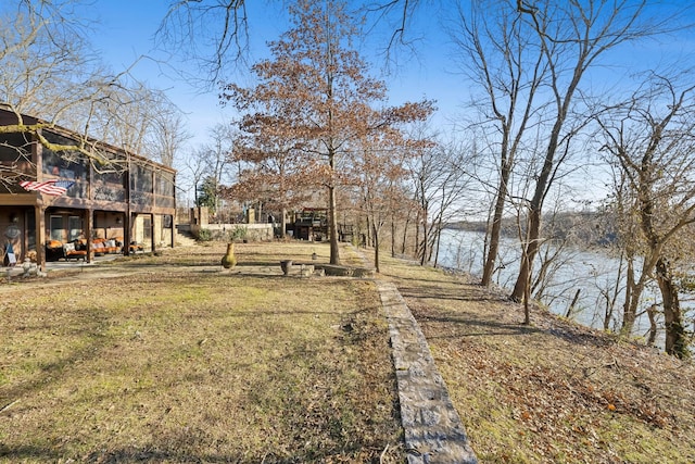 view of yard featuring a water view