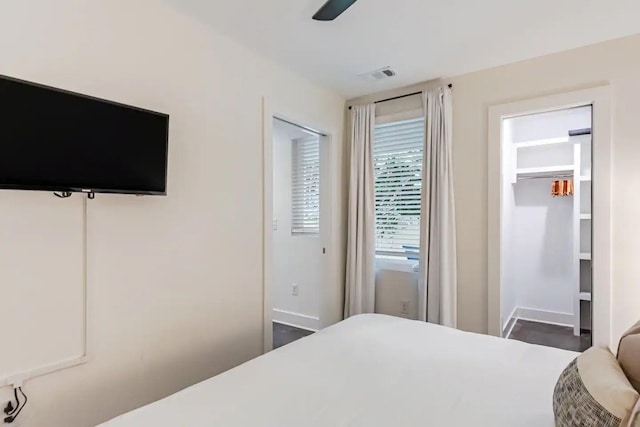 bedroom featuring ceiling fan