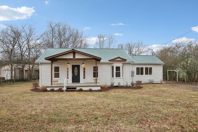 view of front of property featuring a front lawn and covered porch