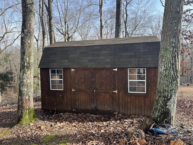 view of outbuilding