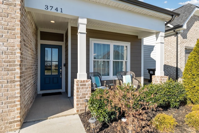 property entrance featuring a porch