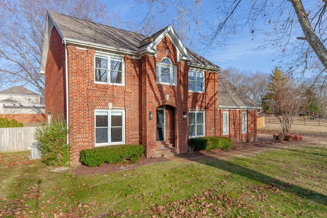 colonial house featuring a front lawn