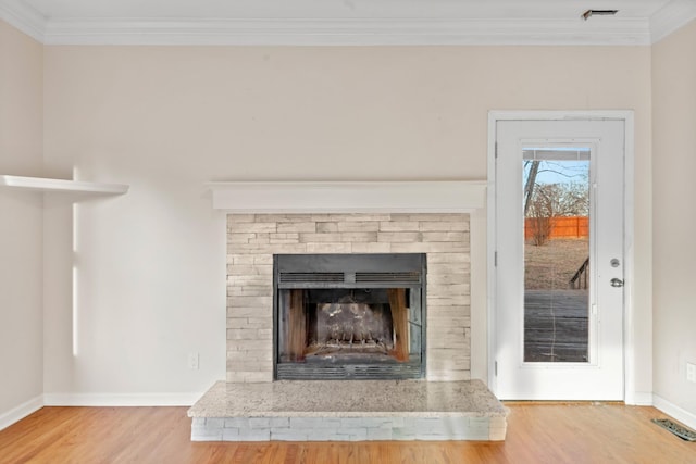 details featuring wood-type flooring and crown molding