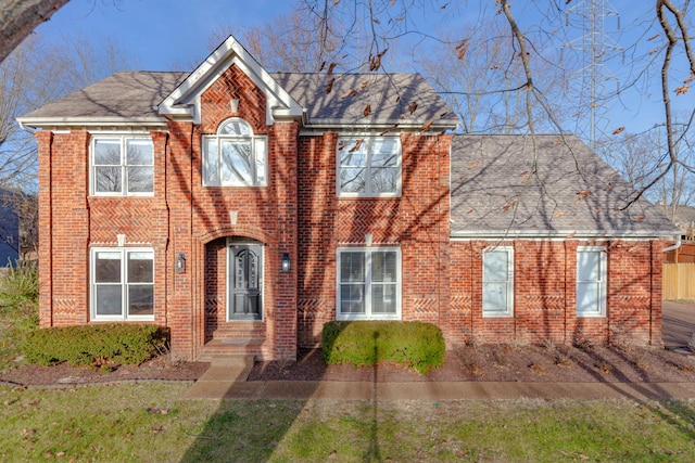 view of front facade featuring a front lawn