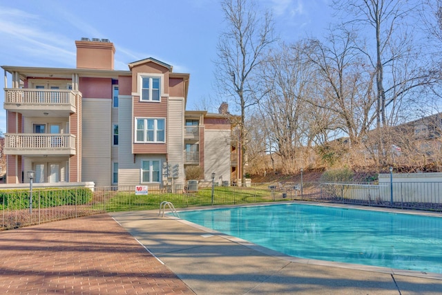 view of swimming pool