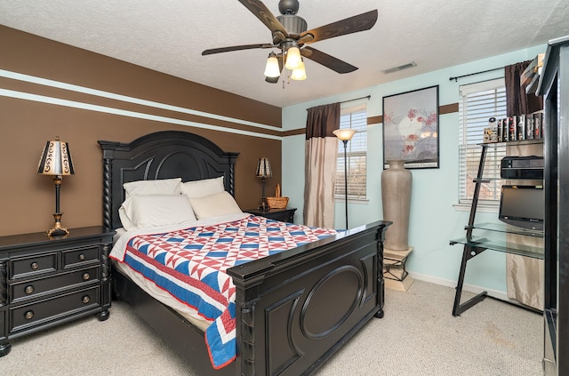 bedroom featuring ceiling fan and a textured ceiling