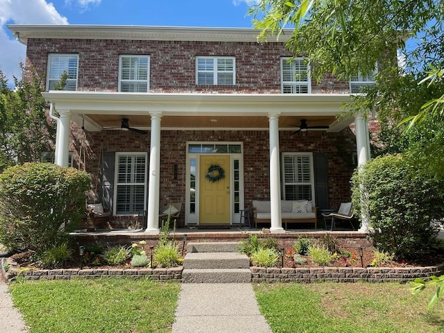 view of front facade featuring ceiling fan and covered porch