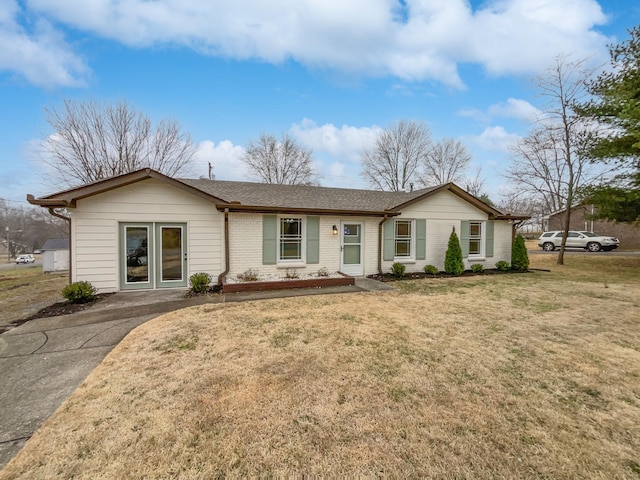 ranch-style house featuring a front lawn