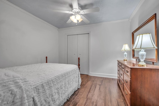 bedroom featuring crown molding, wood-type flooring, a closet, and ceiling fan