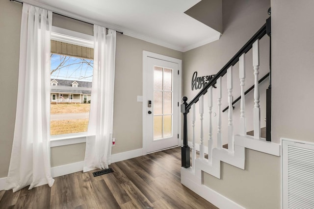 foyer entrance featuring crown molding and dark hardwood / wood-style flooring