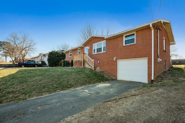 view of front of property featuring a garage and a front yard