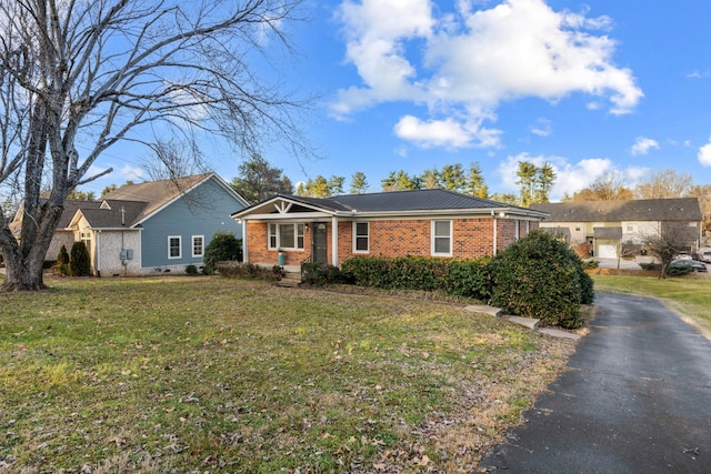 single story home featuring a front yard