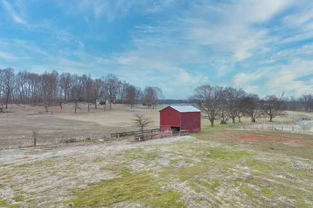 view of yard featuring an outdoor structure and a rural view