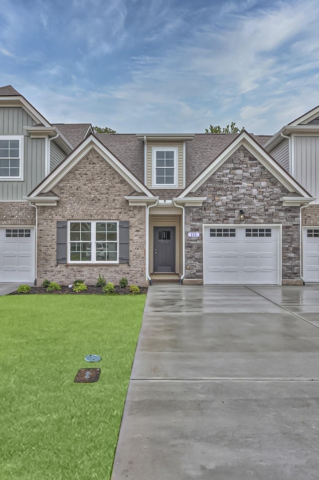 craftsman-style house featuring a garage and a front lawn