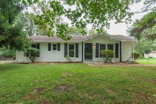 single story home featuring a front yard