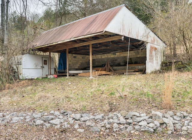 view of outbuilding