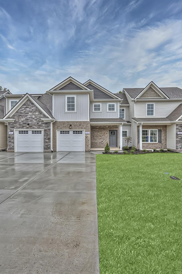 view of front of property with a front yard