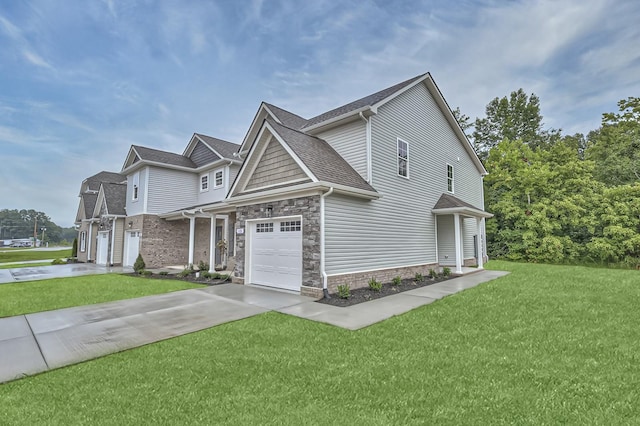 view of front facade featuring a garage and a front yard