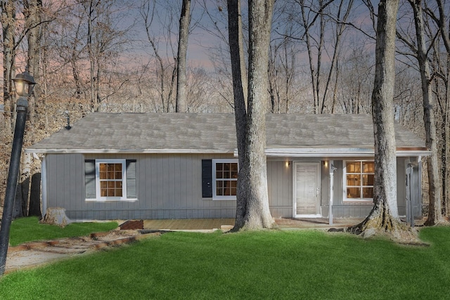 ranch-style home featuring a lawn