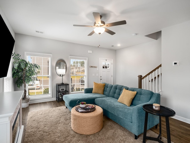 living room with dark wood-type flooring and ceiling fan