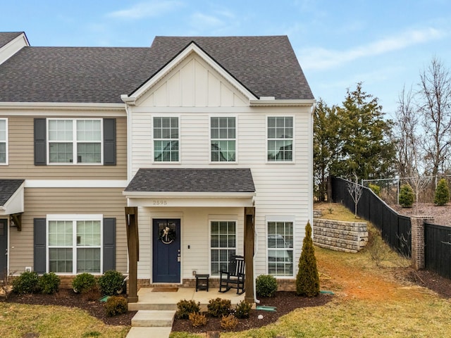 view of front facade with a front yard