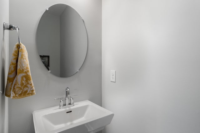 bathroom featuring sink