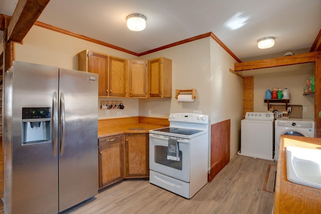 kitchen featuring crown molding, stainless steel refrigerator with ice dispenser, electric stove, a sink, and light wood finished floors