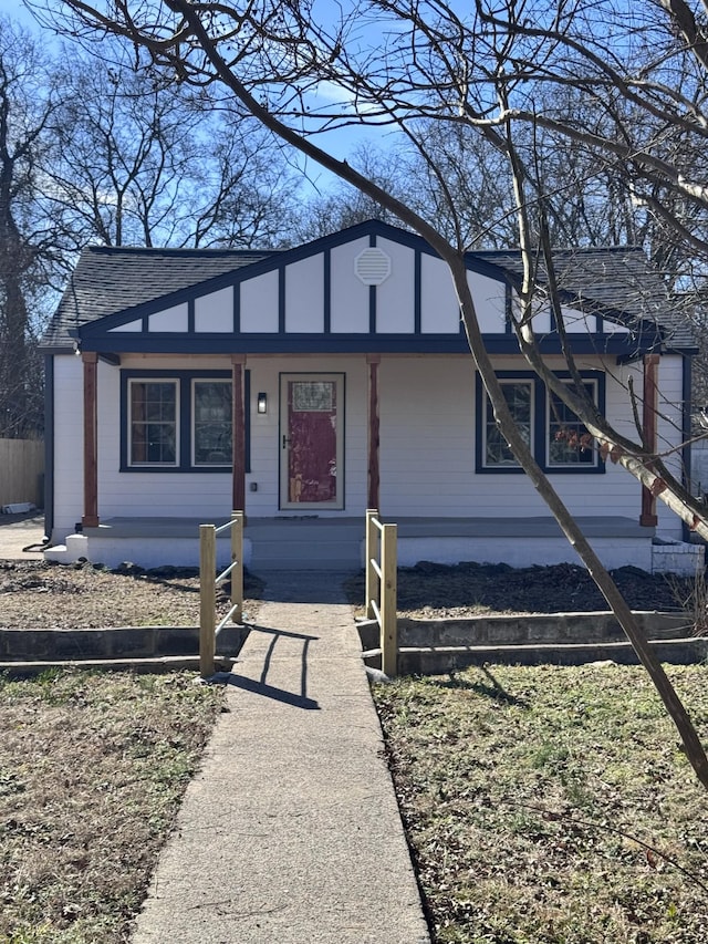 view of front facade featuring a porch