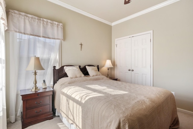 bedroom featuring ceiling fan, ornamental molding, light carpet, and a closet