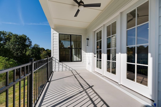 balcony featuring ceiling fan