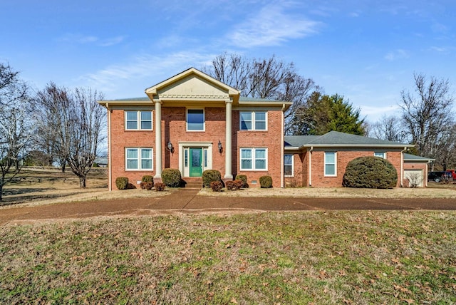 neoclassical / greek revival house featuring a front yard