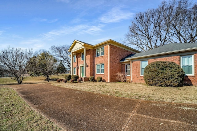 view of front of house with a front lawn