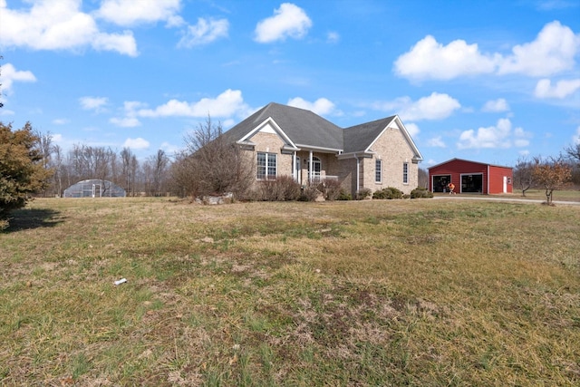 view of front of home featuring a front yard