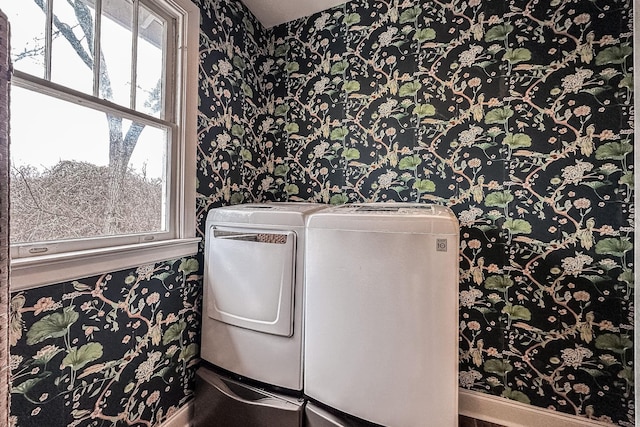 washroom featuring washer and clothes dryer