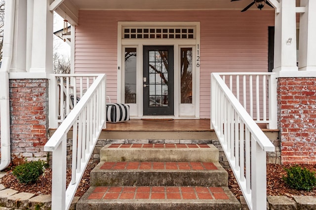 doorway to property with ceiling fan