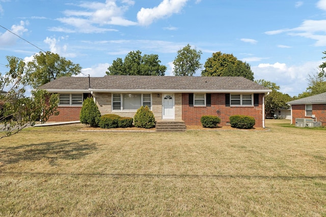 single story home featuring a front lawn